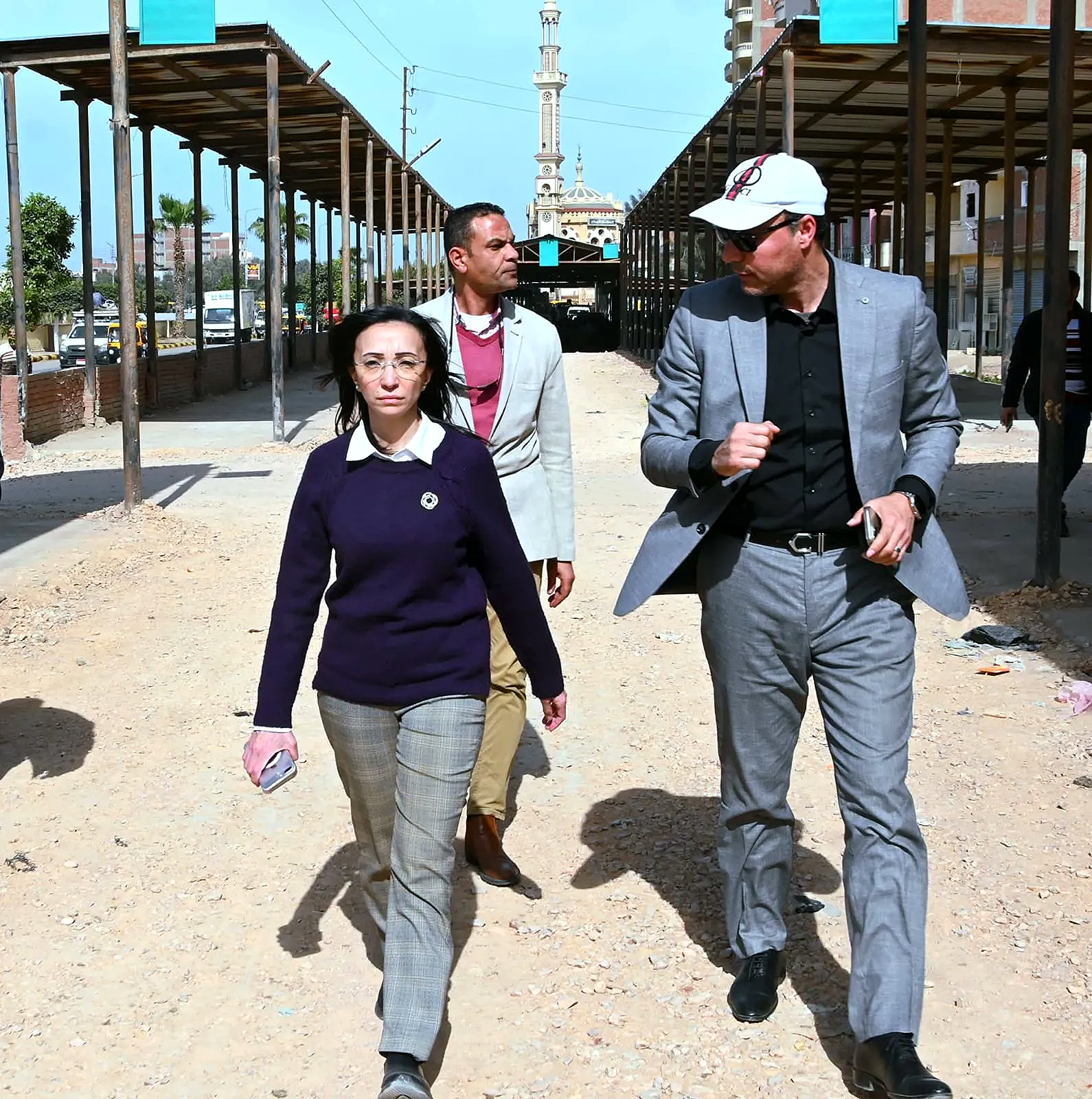 محافظ البحيرة تتفقد موقف شبراخيت الجديد بطريق التوفيقية – شبراخيت تمهيدًا لتشغيله